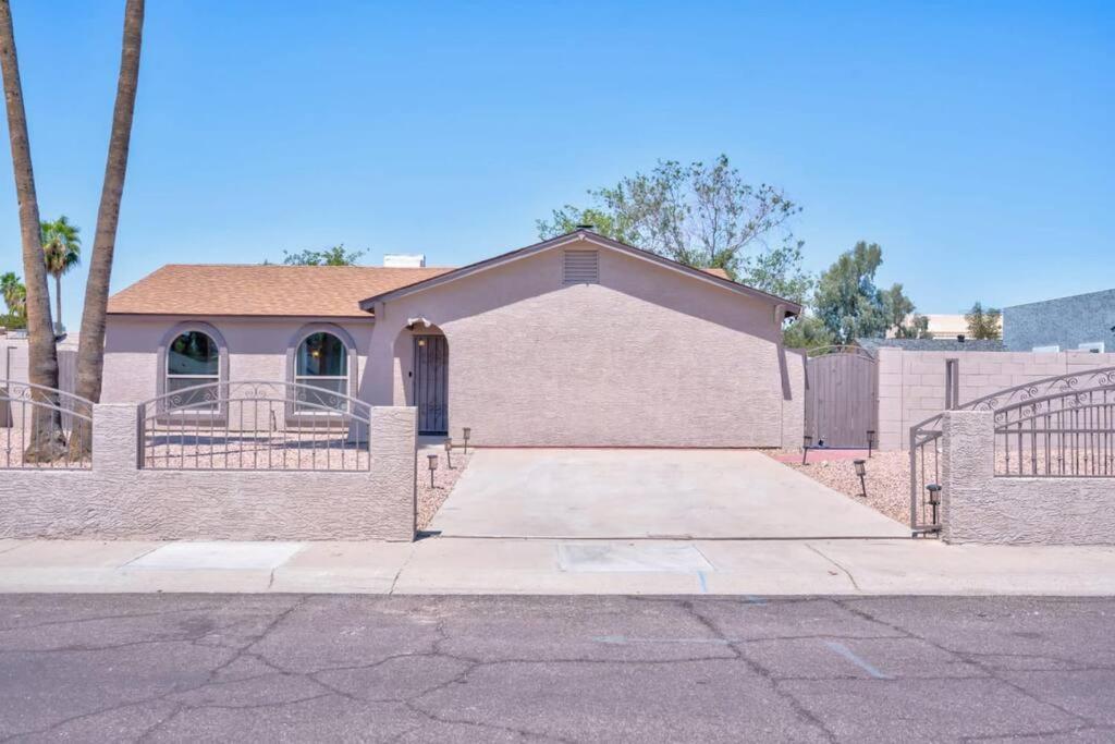 Villa Fab Phx Getaway W/ Pool & Fire Pit Phoenix Exterior foto