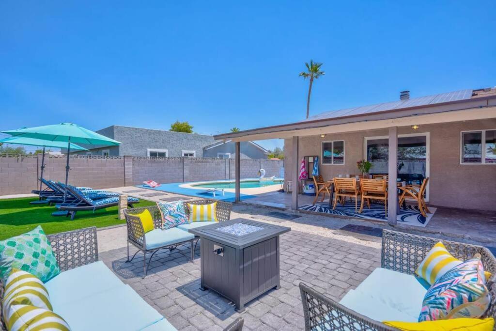Villa Fab Phx Getaway W/ Pool & Fire Pit Phoenix Exterior foto