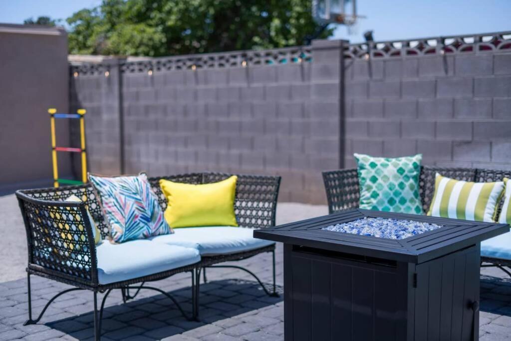 Villa Fab Phx Getaway W/ Pool & Fire Pit Phoenix Exterior foto